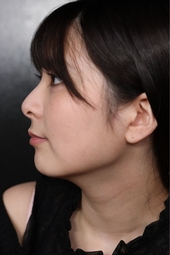 奇跡の横顔!!豊中アリスの鼻筋の通った超美鼻から垂れ落ちる純粋な鼻水