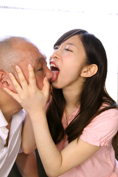 おやじに口臭嗅がせ鼻舐め接吻